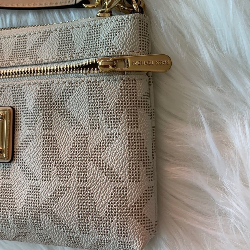 MICHEAL KORS FASHION WRISTLET - Picture 5 of 16